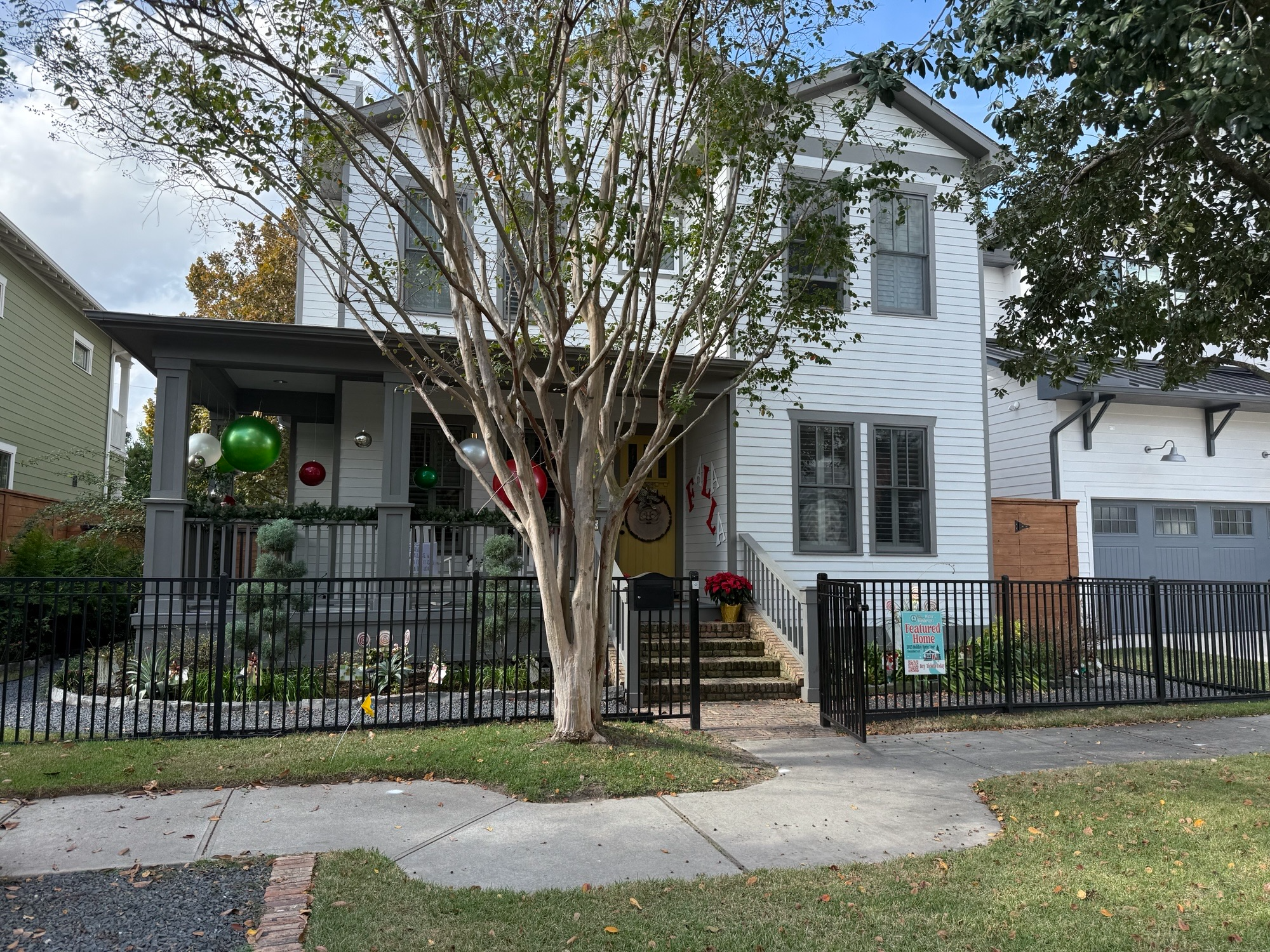 Exterior of 915 Tulane Street