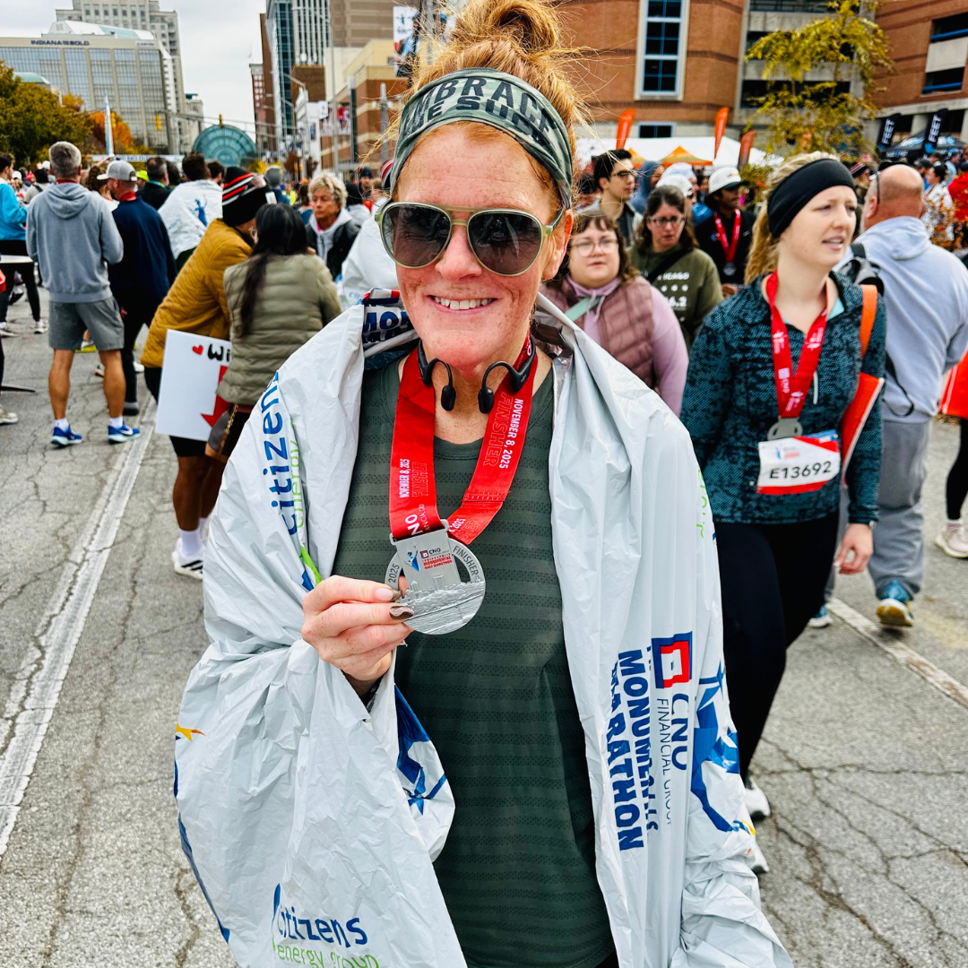 lindsey robertson at the monumental marathon with her medal
