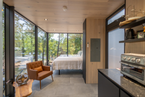 The Maple Retreat Mirror Cabin